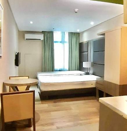 Studio Unit Condo At Antel Serenity Suites Makati Манила Екстериор снимка