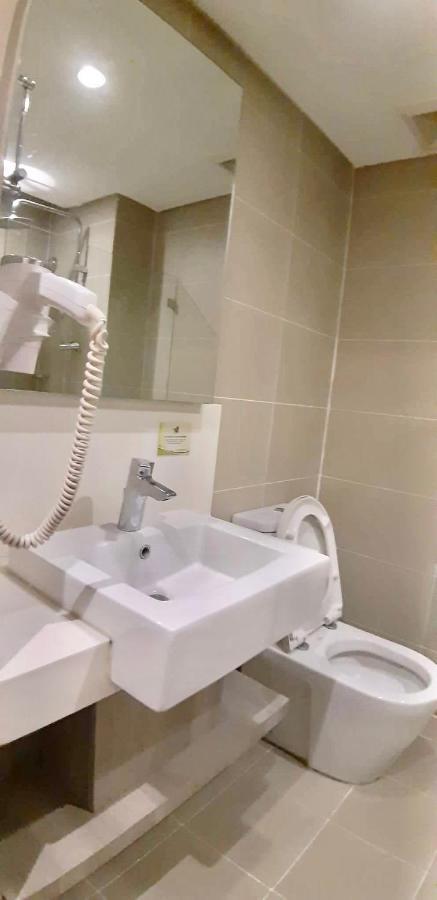 Studio Unit Condo At Antel Serenity Suites Makati Манила Екстериор снимка