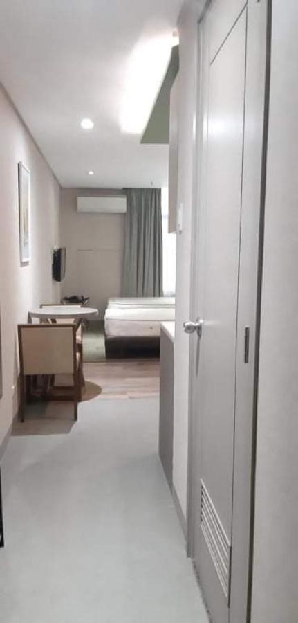 Studio Unit Condo At Antel Serenity Suites Makati Манила Екстериор снимка