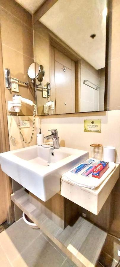 Studio Unit Condo At Antel Serenity Suites Makati Манила Екстериор снимка